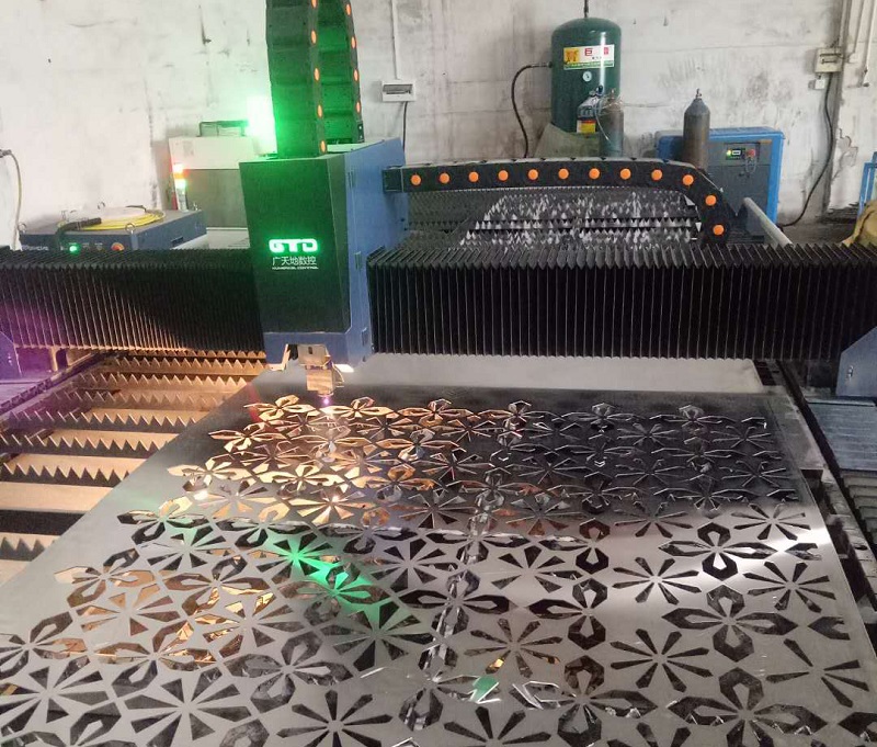 铝单板镂空用什么机器 2020年流行款早知道